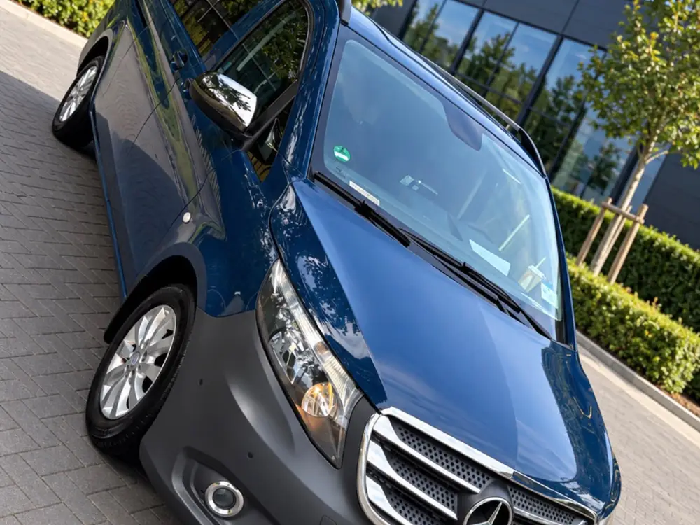 Blauwe Mercedes Vito taxibus – Taxi Safaripark